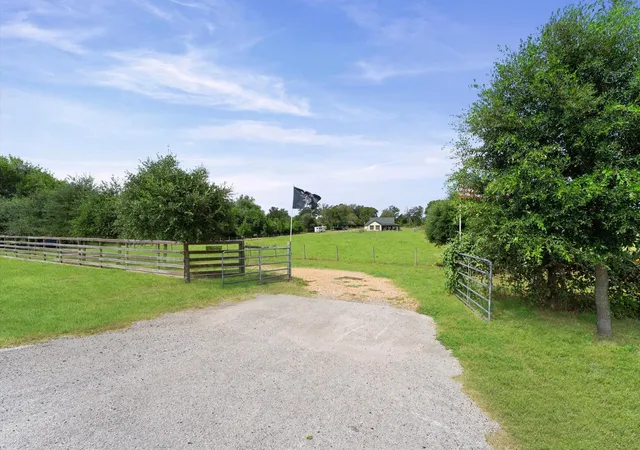Photo 3 of Sale Pending at 29381 Highway 6, Hempstead, TX 77445 | MLS# 10511050 | Listing updated on 2026-09-09