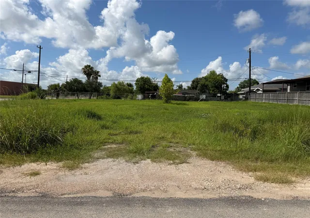 Photo 2 of Land for sale at 4950 Almeda School Rd, Rosharon, TX 77583 | MLS# 37271298 | Listing updated on 2026-09-05