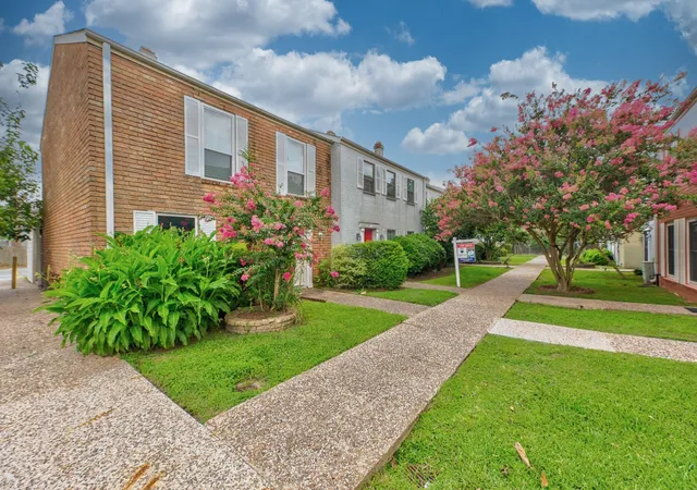 Photo 4 of Townhouse for sale at 4276 Belle Park Dr #4276, Houston, TX 77072 | MLS# 55863774 | Listing updated on 2026-09-12