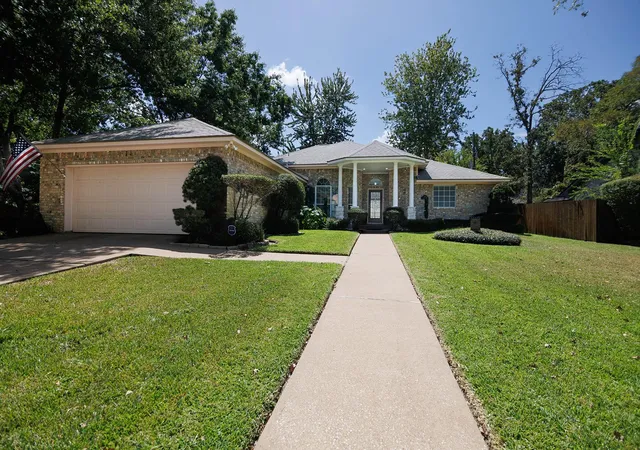 Photo 2 of Single family home for sale at 104 Peach Tree St, Huntsville, TX 77320 | MLS# 82785524 | Listing updated on 2026-09-20