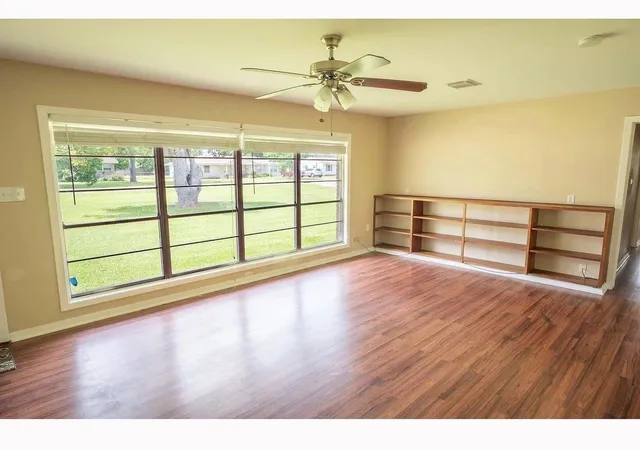 Photo 4 of Sale Pending at 117 Lazy Ln, Lake Jackson, TX 77566 | MLS# 39787949 | Listing updated on 2026-09-22
