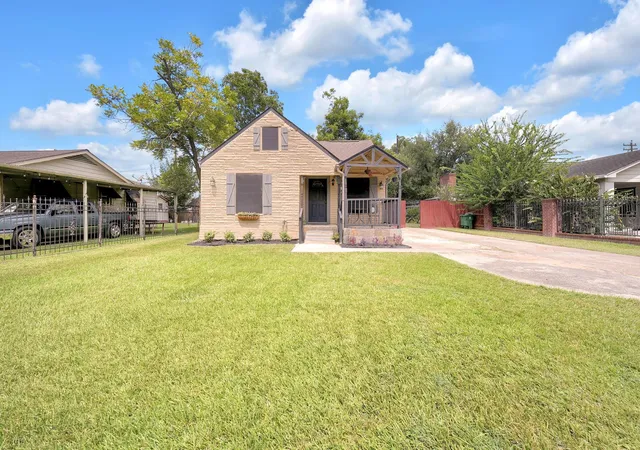 Photo 1 of Single family home for sale at 1103 Beckman St, Houston, TX 77076 | MLS# 79017868 | Listing updated on 2026-10-10