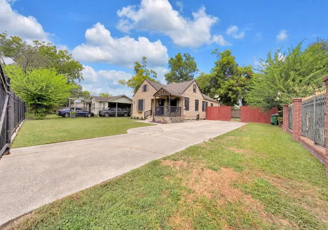 Photo 2 of Single family home for sale at 1103 Beckman St, Houston, TX 77076 | MLS# 79017868 | Listing updated on 2026-10-10