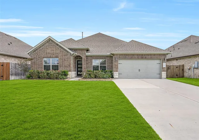 Photo 1 of Single family home for sale at 6204 Red Oak Ct, League City, TX 77573 | MLS# 10542234 | Listing updated on 2026-09-26