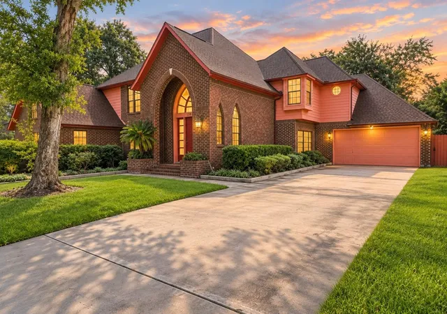 Photo 2 of Single family home for sale at 13903 Wilde Forest Ct, Sugar Land, TX 77498 | MLS# 98477105 | Listing updated on 2026-10-07