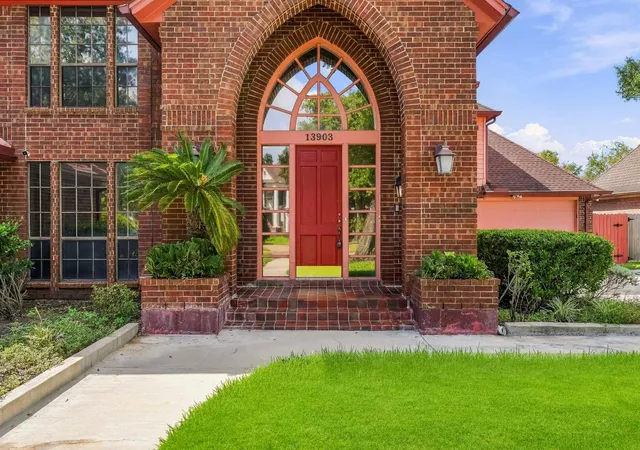 Photo 3 of Single family home for sale at 13903 Wilde Forest Ct, Sugar Land, TX 77498 | MLS# 98477105 | Listing updated on 2026-10-07
