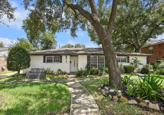Photo 1 of Single family home for sale at 10618 Wickersham Ln, Houston, TX 77042 | MLS# 74662698 | Listing updated on 2026-09-19