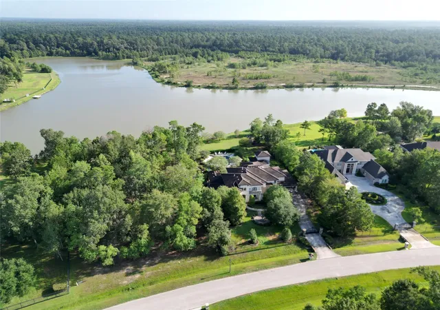 Photo 2 of Sale Pending at 27719 W Balsam Fir Cir, Spring, TX 77386 | MLS# 90276456 | Listing updated on 2026-09-13