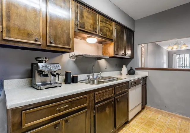 Photo 2 of Condo for sale at 4500 Sherwood Ln #31, Houston, TX 77092 | MLS# 72567726 | Listing updated on 2026-09-24