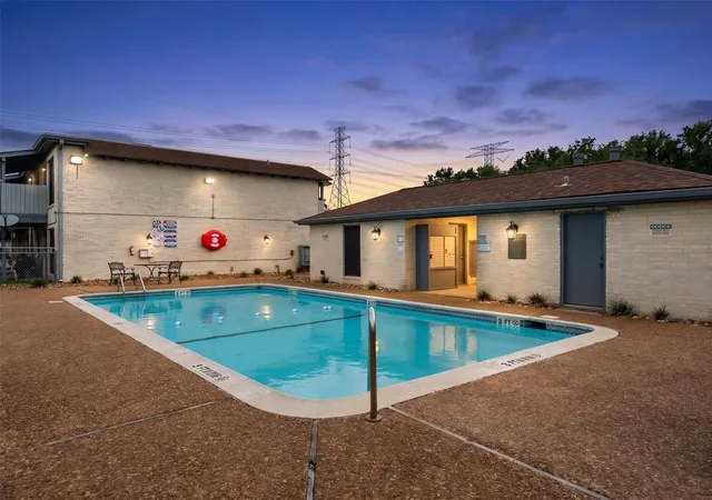 Photo 3 of Condo for sale at 4500 Sherwood Ln #31, Houston, TX 77092 | MLS# 72567726 | Listing updated on 2026-09-24