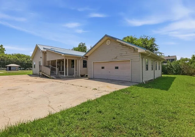 Photo 2 of Single family home for sale at 3512 10th Street, Beaumont, TX 77705 | MLS# 25628869 | Listing updated on 2026-09-07