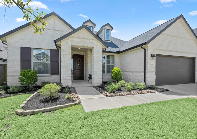 Photo 3 of Single family home for sale at 19315 Trotting Green Trl, Tomball, TX 77377 | MLS# 59820499 | Listing updated on 2026-10-07