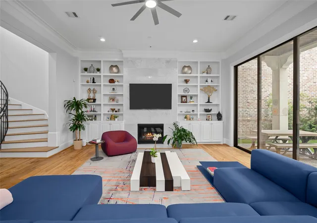 Photo 3 of Single family home for sale at 7506 Cuadro Ln, Houston, TX 77055 | MLS# 23786076 | Listing updated on 2026-09-26