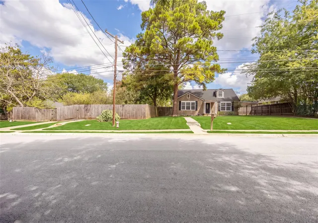 Photo 2 of Single family home for sale at 906 W 1st Street, Brenham, TX 77833 | MLS# 91704507 | Listing updated on 2026-09-08