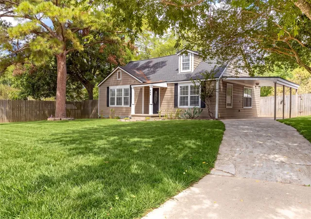 Photo 3 of Single family home for sale at 906 W 1st Street, Brenham, TX 77833 | MLS# 91704507 | Listing updated on 2026-09-08