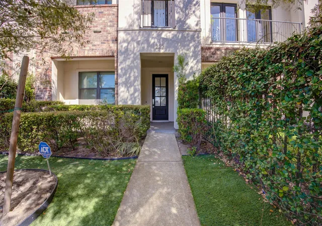 Townhouse for sale at 1222 W Dallas St, Houston, TX 77019 | MLS# 14767759