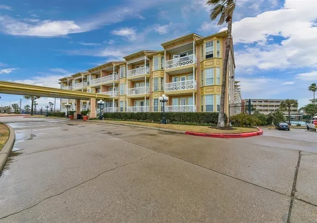 Photo 3 of Condo for sale at 6300 Seawall Blvd #3326, Galveston, TX 77551 | MLS# 83323869 | Listing updated on 2026-09-20