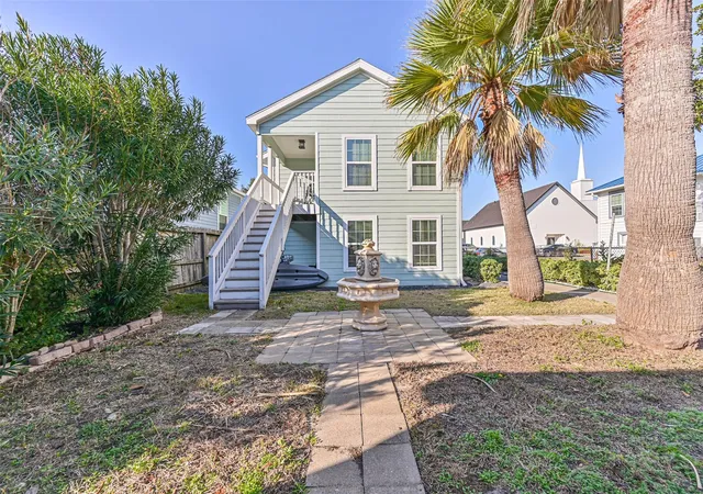 Photo 4 of Multi family home for sale at 5315 Ave R, Galveston, TX 77551 | MLS# 6396550 | Listing updated on 2026-09-17