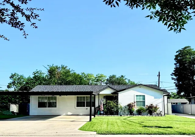 Single family home for sale at 10345 Muscatine St, Houston, TX 77029 | MLS# 93058943