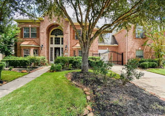 Photo 2 of Single family home for sale at 1611 Whitfield St, Sugar Land, TX 77479 | MLS# 46851663 | Listing updated on 2026-09-18