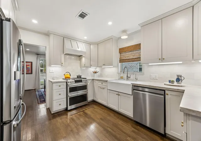 Photo 3 of Single family home for sale at 7902 Burgoyne Rd, Houston, TX 77063 | MLS# 23200308 | Listing updated on 2026-09-12