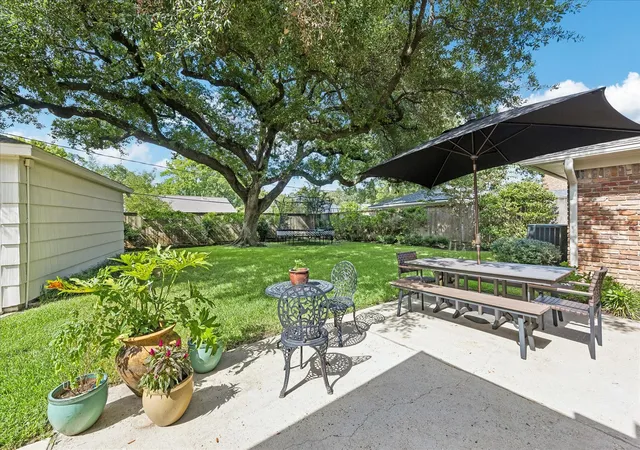 Photo 4 of Single family home for sale at 7902 Burgoyne Rd, Houston, TX 77063 | MLS# 23200308 | Listing updated on 2026-09-12