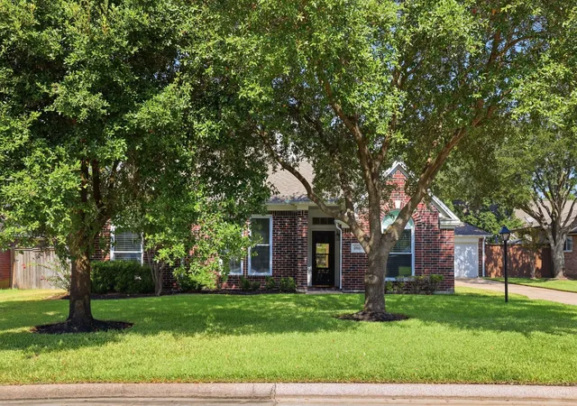 Photo 2 of Single family home for sale at 25123 Burgh Castle Dr, Spring, TX 77389 | MLS# 35855219 | Listing updated on 2026-09-04
