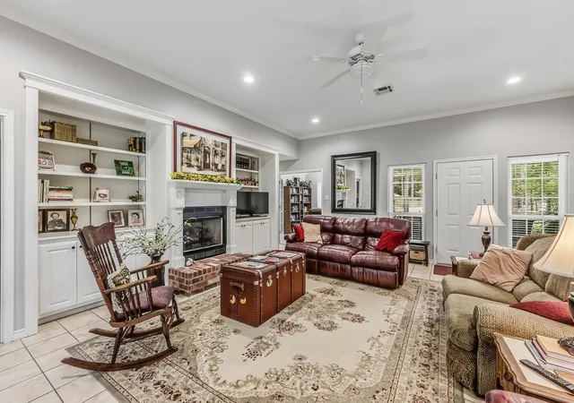 Sale Pending at 1900 Camellia Dr, Huntsville, TX 77340 | MLS# 92876033 | Listing updated on 2026-10-10