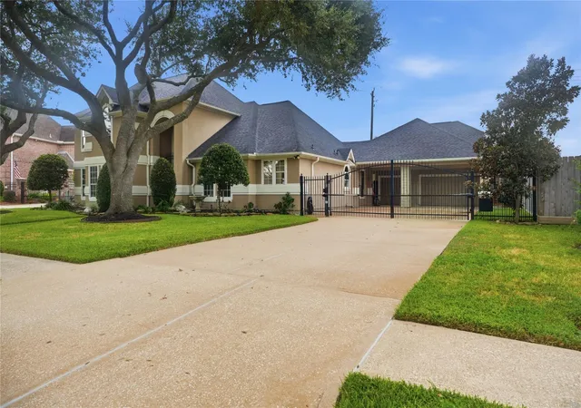 Photo 2 of Sale Pending at 4815 Bayfair St, Pasadena, TX 77505 | MLS# 10806496 | Listing updated on 2026-09-17