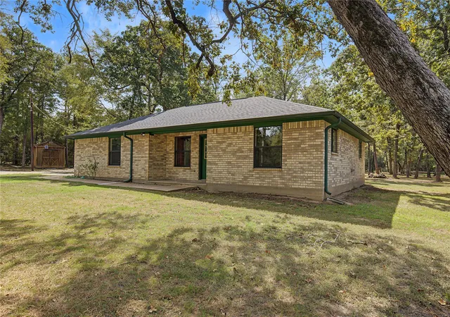 Photo 2 of Sale Pending at 98 Lee Wood Rd, Huntsville, TX 77320 | MLS# 52932526 | Listing updated on 2026-10-10