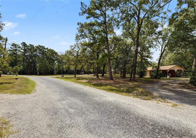 Photo 3 of Sale Pending at 98 Lee Wood Rd, Huntsville, TX 77320 | MLS# 52932526 | Listing updated on 2026-10-10