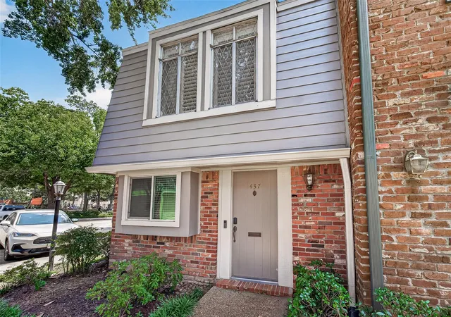 Condo for sale at 437 Bendwood Dr, Houston, TX 77024 | MLS# 2416199