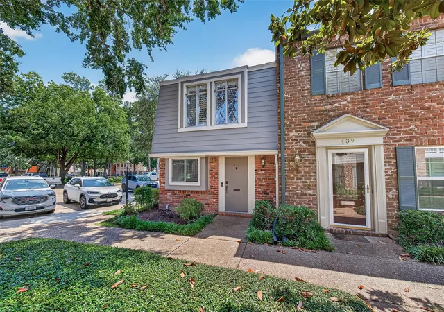 Photo 3 of Condo for sale at 437 Bendwood Dr, Houston, TX 77024 | MLS# 2416199 | Listing updated on 2026-09-12