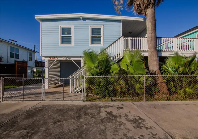 Photo 3 of Single family home for sale at 4123 Liberty Dr, Galveston, TX 77554 | MLS# 69329575 | Listing updated on 2026-09-17