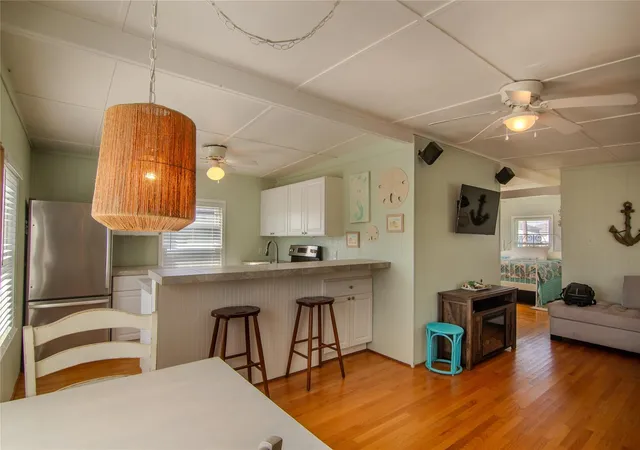 Photo 4 of Single family home for sale at 4123 Liberty Dr, Galveston, TX 77554 | MLS# 69329575 | Listing updated on 2026-09-17
