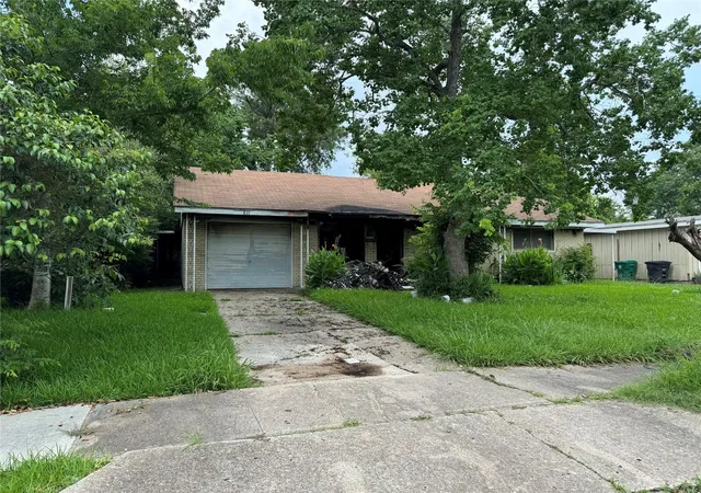 Photo 2 of Single family home for sale at 4211 Tavenor Ln, Houston, TX 77047 | MLS# 4711791 | Listing updated on 2026-09-24