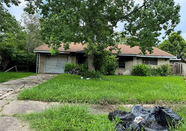 Photo 3 of Single family home for sale at 4211 Tavenor Ln, Houston, TX 77047 | MLS# 4711791 | Listing updated on 2026-09-24