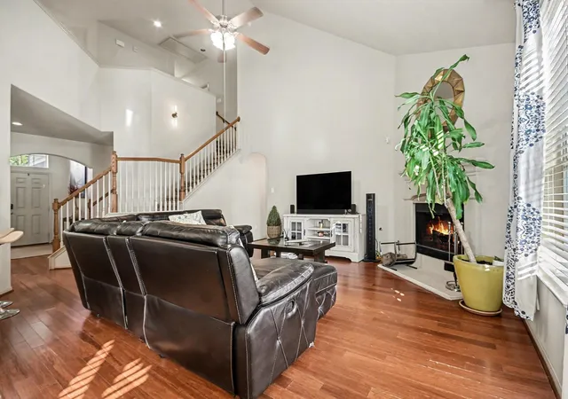 Photo 3 of Single family home for sale at 437 Holly Branch Ln, Kemah, TX 77565 | MLS# 39732069 | Listing updated on 2026-09-12