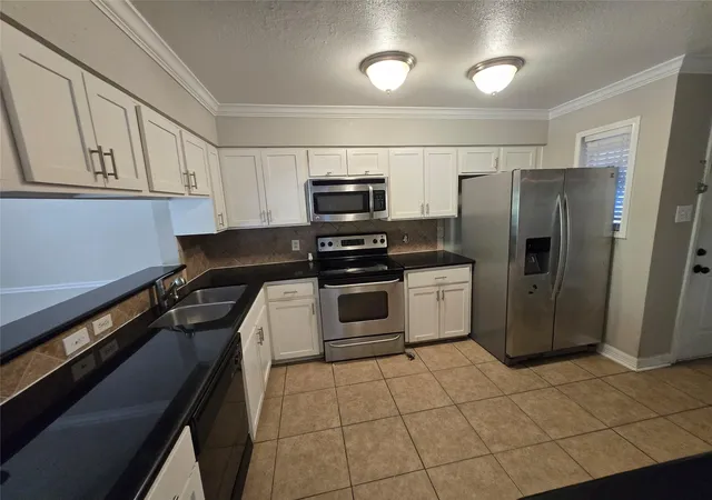 Condo for sale at 5661 Birchmont Dr #E, Houston, TX 77091 | MLS# 71789835