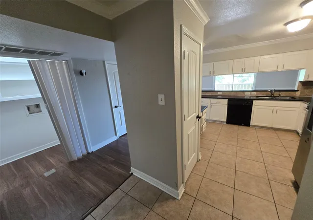 Photo 4 of Condo for sale at 5661 Birchmont Dr #E, Houston, TX 77091 | MLS# 71789835 | Listing updated on 2026-09-23