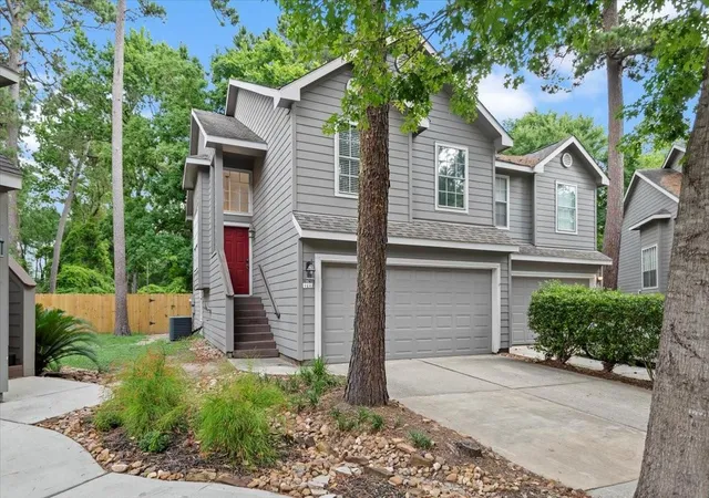 Photo 3 of Townhouse for sale at 14 Yarrow Ct, Spring, TX 77382 | MLS# 11411954 | Listing updated on 2026-09-08