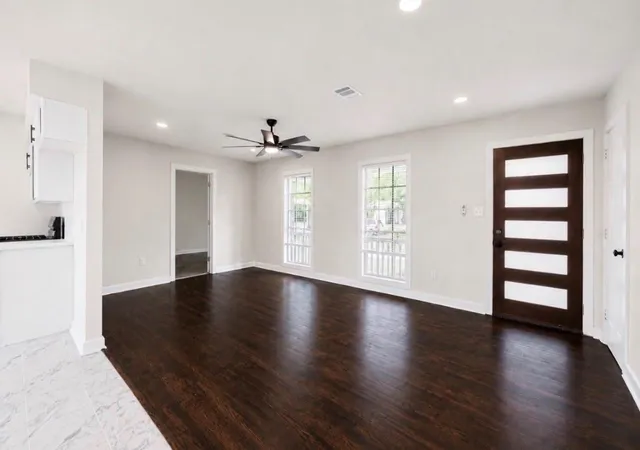 Photo 4 of Single family home for sale at 5618 Southbrook St, Houston, TX 77033 | MLS# 11828125 | Listing updated on 2026-09-17