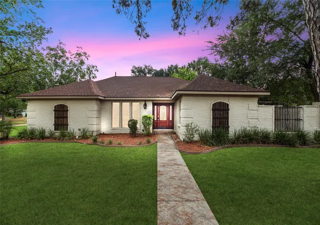 Photo 1 of Single family home for sale at 5903 Echo Lake Ln, Houston, TX 77069 | MLS# 14430910 | Listing updated on 2026-09-04