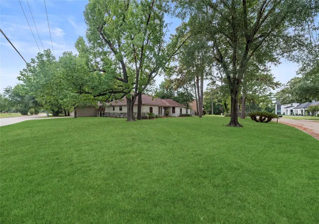 Photo 3 of Single family home for sale at 5903 Echo Lake Ln, Houston, TX 77069 | MLS# 14430910 | Listing updated on 2026-09-04