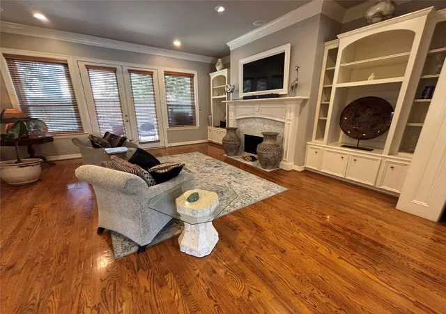 Photo 4 of Single family home for sale at 1407 Waterside Dr, League City, TX 77573 | MLS# 34817437 | Listing updated on 2026-09-17