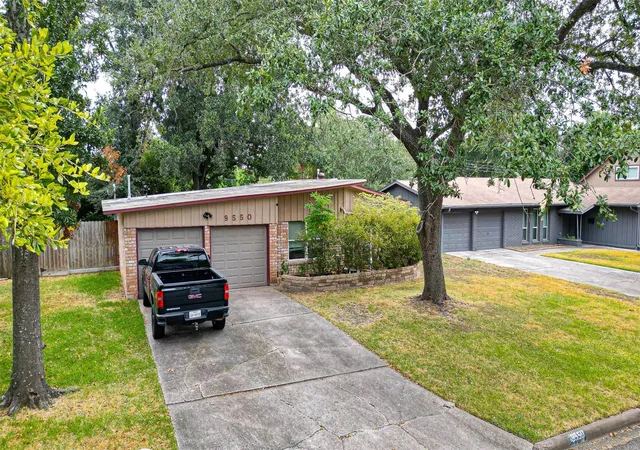 Photo 3 of Single family home for sale at 9550 Fairdale Ln, Houston, TX 77063 | MLS# 91199584 | Listing updated on 2026-09-19