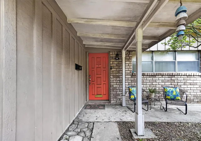 Photo 3 of Single family home for sale at 9550 Fairdale Ln, Houston, TX 77063 | MLS# 91199584 | Listing updated on 2026-09-19