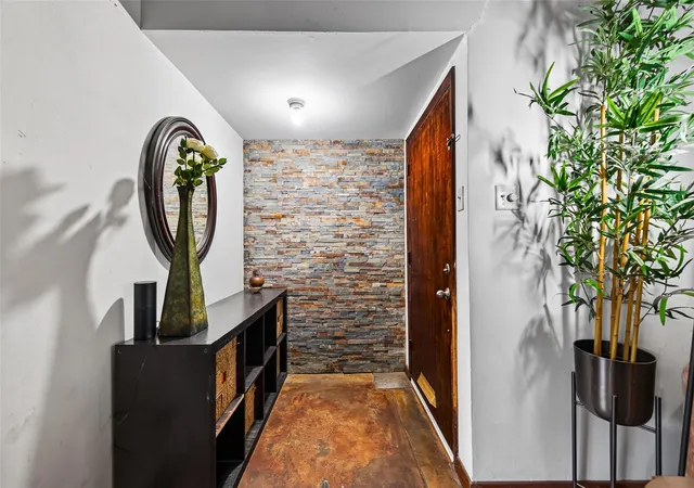 Photo 4 of Single family home for sale at 9550 Fairdale Ln, Houston, TX 77063 | MLS# 91199584 | Listing updated on 2026-09-19