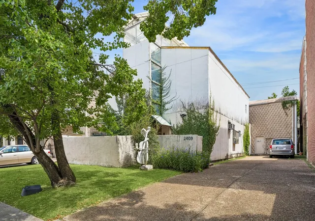 Photo 1 of Single family home for sale at 2409 Kingston St, Houston, TX 77019 | MLS# 73196071 | Listing updated on 2026-09-22