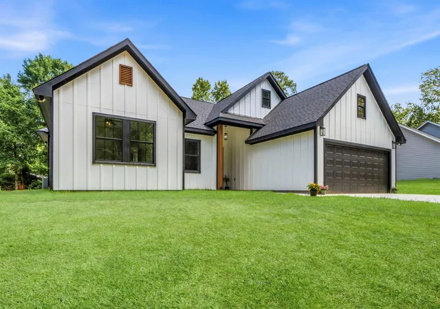 Photo 2 of Single family home for sale at 162 Holly Crst, Livingston, TX 77351 | MLS# 35780769 | Listing updated on 2026-09-22